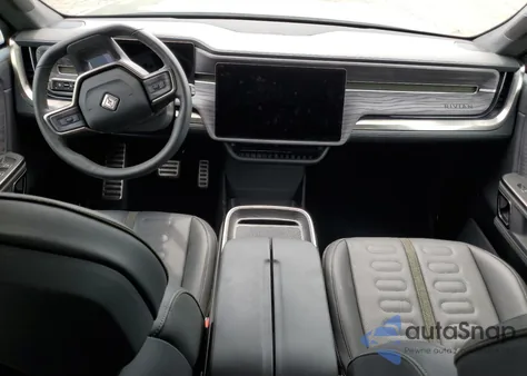 2022 Rivian R1T Launch Edition z USA, uszkodzony, nr VIN 7FCTGAAL2NN000495